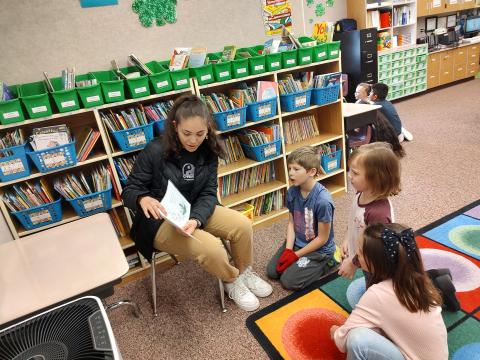 SFHS students read to 2nd graders
